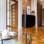 Househost Apartment: Jozefa 2/10
