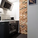 Househost Apartment: Jozefa 2/10 アパート クラクフ